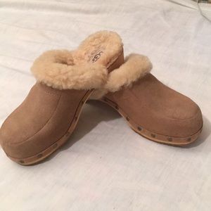 Ugg Sherling platform mule clog, size 6/36